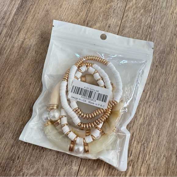 NWT! Bracelet Set Stretchy Stone, White Shell and Gold Beaded Bracelets - Picture 2 of 3